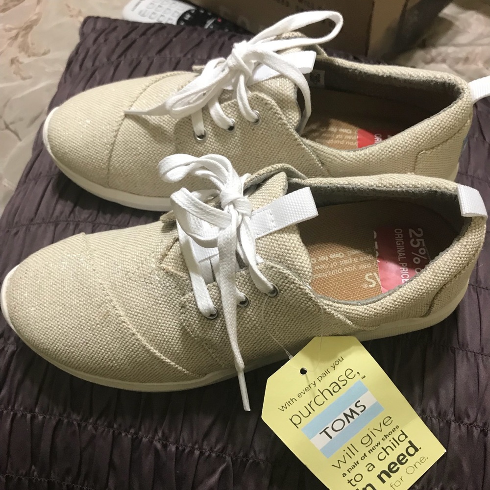 NWT Cream White Toms.